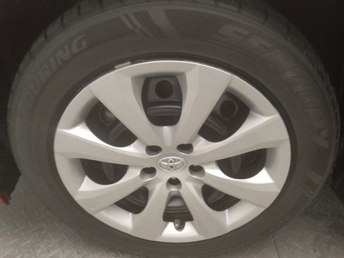 Used 2022 Toyota Corolla LE image 31