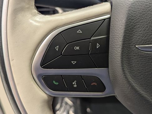 Used 2020 Chrysler Pacifica Limited image 14