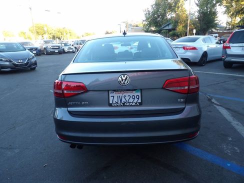 Used 2015 Volkswagen Jetta SEL FWD image 12