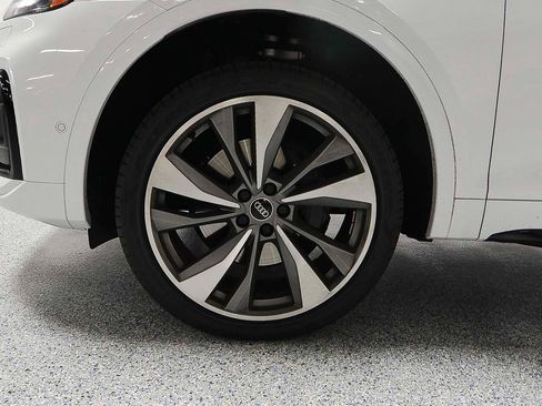 Used 2024 Audi SQ5 Prestige image 5