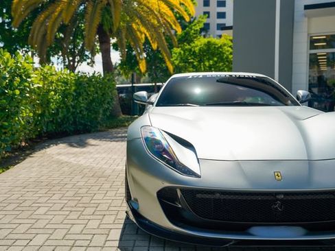 Used 2018 Ferrari 812 Superfast RWD image 6