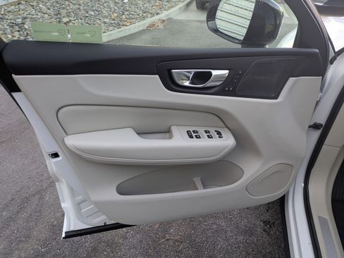 New 2026 Volvo XC60 T8 Ultra w/ Protection Package Premier image 11