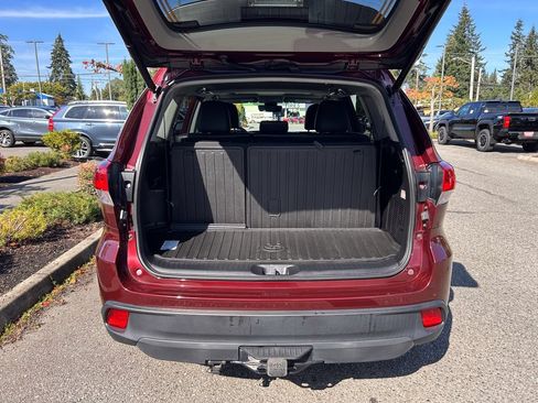 Used 2019 Toyota Highlander XLE AWD/4WD image 5