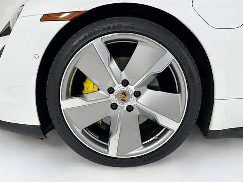 Used 2023 Porsche Taycan image 32