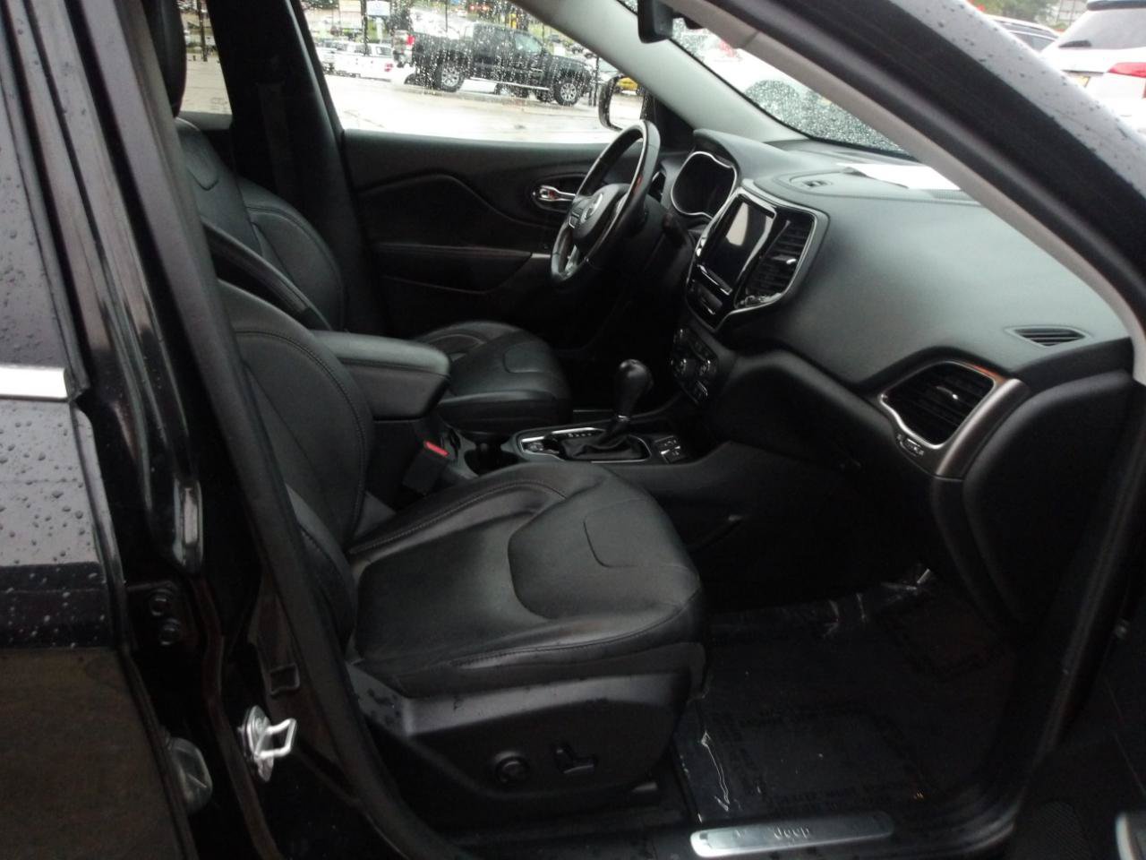 Used 2020 Jeep Cherokee Limited FWD image 10