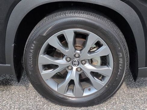 Certified 2024 Toyota Grand Highlander FWD image 11