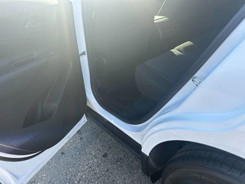 Used 2018 Chevrolet Equinox LT image 12