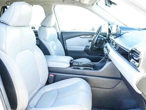 Certified 2025 Honda Pilot Touring image 16