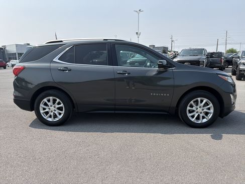 Used 2018 Chevrolet Equinox LT w/ Sun & Infotainment Package AWD/4WD image 2