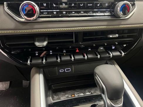 New 2026 Chevrolet Colorado ZR2 w/ Technology Package AWD/4WD image 10
