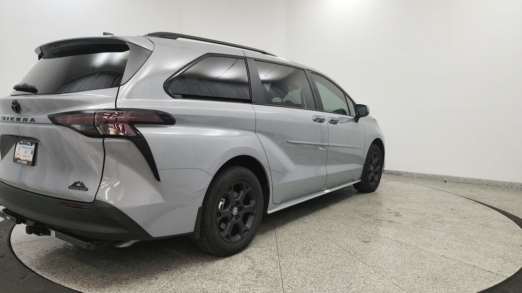 Used 2026 Toyota Sienna XLE Woodland Edition AWD/4WD image 5
