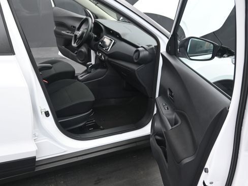 Certified 2025 Nissan Kicks Play S image 19