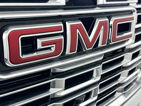Used 2026 GMC Yukon Denali w/ Denali Reserve Package AWD/4WD image 19