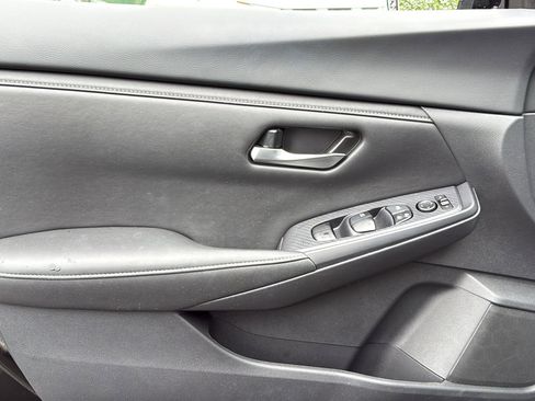 Used 2024 Nissan Sentra SV w/ All-Weather Package FWD image 6