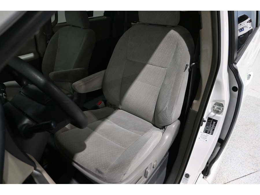 Used 2019 Toyota Sienna LE FWD image 14