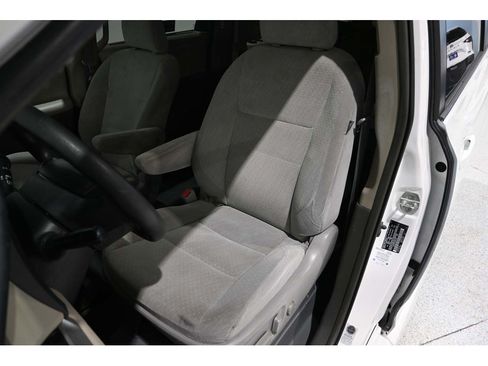 Used 2019 Toyota Sienna LE FWD image 14