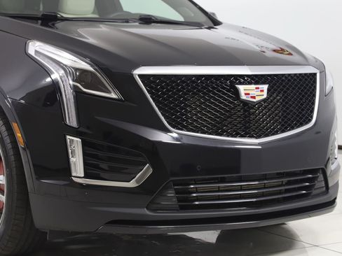Used 2023 Cadillac XT5 Sportv w/ LPO, Floor Liner Package AWD/4WD image 40