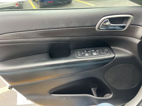 Used 2018 Jeep Grand Cherokee Laredo image 9