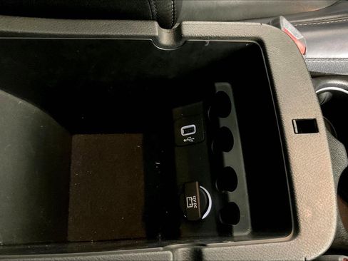 Used 2017 Jeep Cherokee Limited image 38