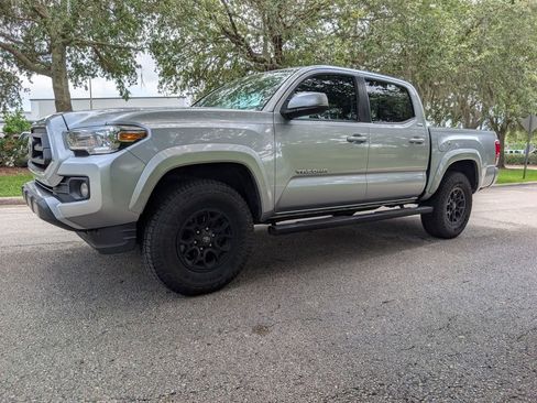 Used 2022 Toyota Tacoma SR5 w/ Technology Package RWD image 3
