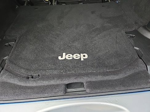 Used 2015 Jeep Wrangler Unlimited Sahara w/ Connectivity Group image 89