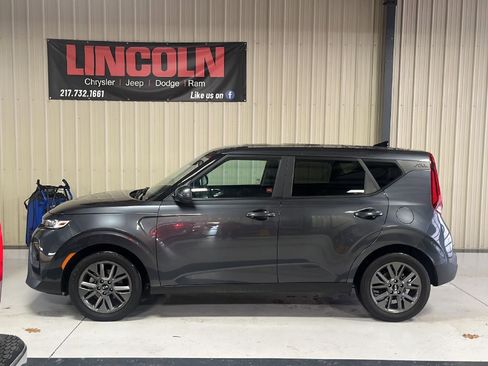 Used 2021 Kia Soul S image 3