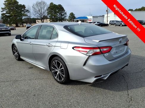 Used 2020 Toyota Camry SE image 3
