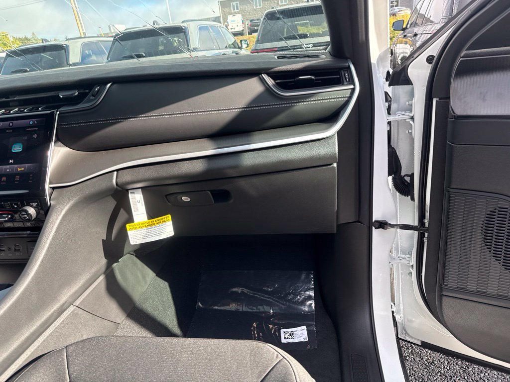New 2027 Jeep Grand Cherokee Laredo X AWD/4WD image 26