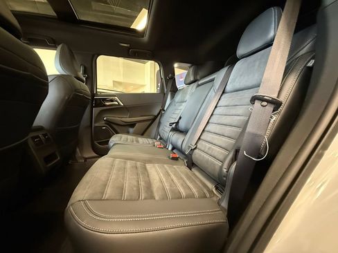 New 2026 Mitsubishi Outlander AWD image 29
