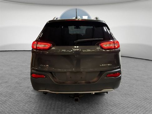 Used 2016 Jeep Cherokee Limited image 5
