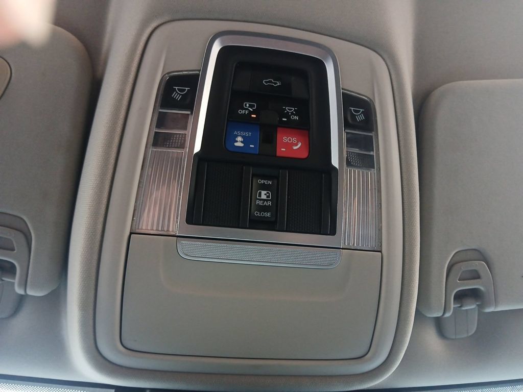 Used 2022 RAM 1500 Laramie AWD/4WD image 7