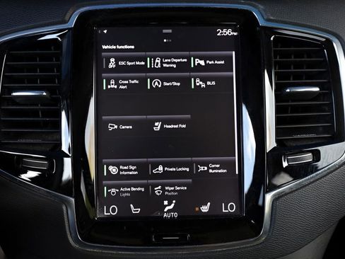 Used 2016 Volvo XC90 T6 Momentum w/ Momentum Plus Package AWD/4WD image 32