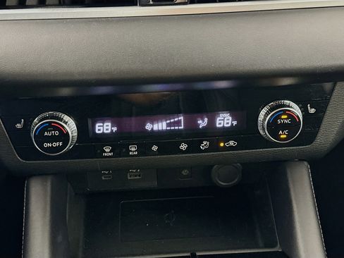 Used 2024 Mitsubishi Outlander SE image 24