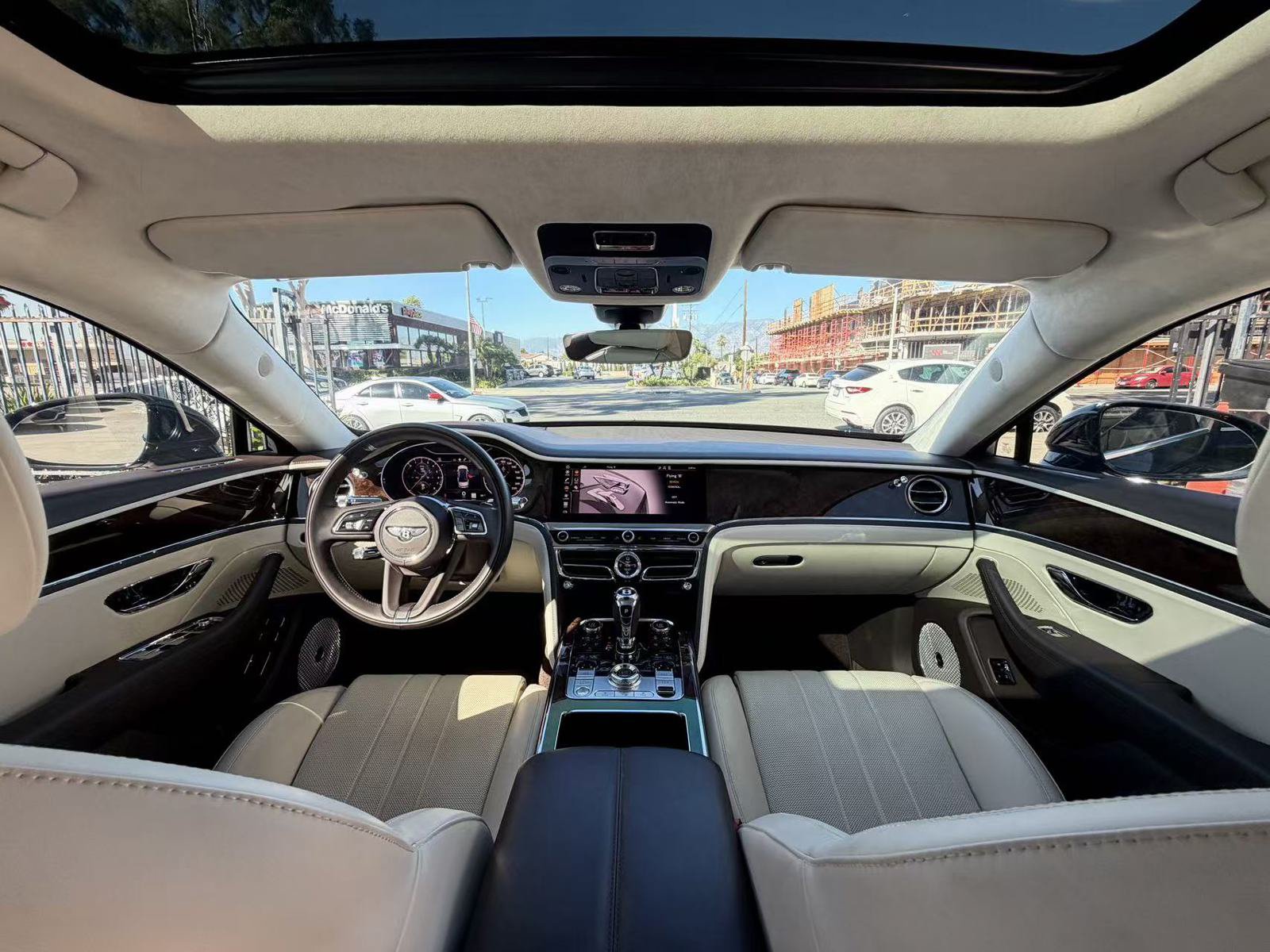 Used 2022 Bentley Flying Spur Plug-In Hybrid AWD/4WD image 14