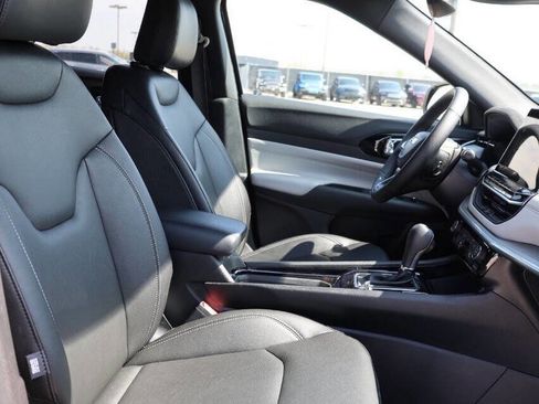 Used 2025 Jeep Compass Limited image 15