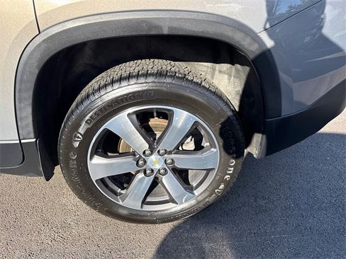 Used 2019 Chevrolet Traverse LT w/ LT Premium Package image 6