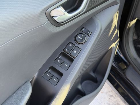 Used 2018 Hyundai Ioniq SEL image 26