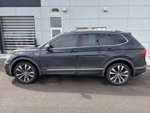 Used 2018 Volkswagen Tiguan SEL Premium w/ R-Line Package image 3