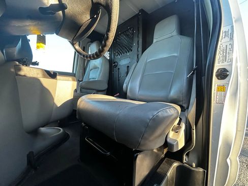Used 2013 Ford E-350 and Econoline 350 Extended Super Duty image 20