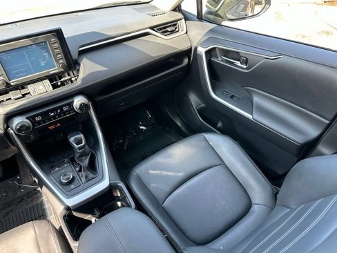Used 2022 Toyota RAV4 XLE Premium AWD/4WD image 32