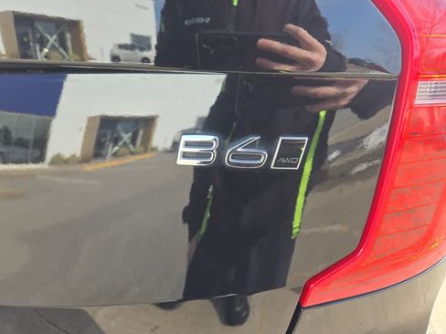 Used 2023 Volvo XC90 B6 Plus image 10