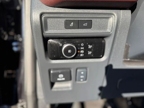 Used 2024 Ford Expedition Limited RWD image 24