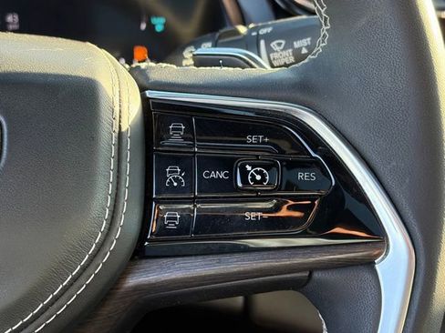 Used 2023 Jeep Grand Cherokee Overland w/ Luxury Tech Group IV image 12