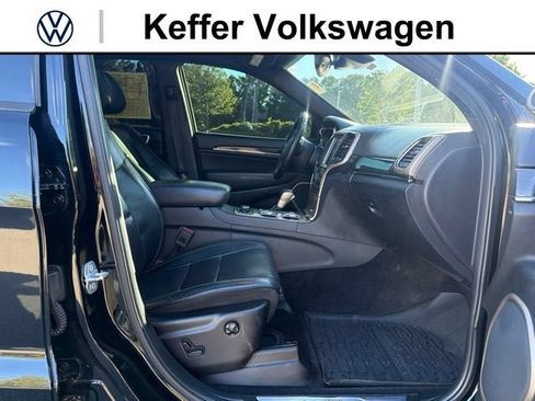 Used 2017 Jeep Grand Cherokee Overland w/ Jeep Active Safety Group AWD/4WD image 33