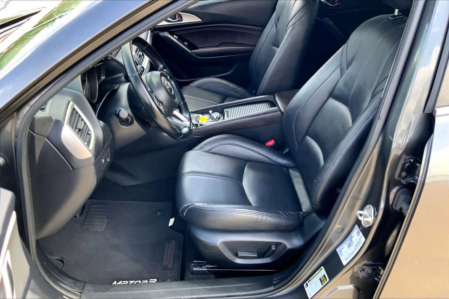 Used 2018 MAZDA MAZDA3 Touring FWD image 8