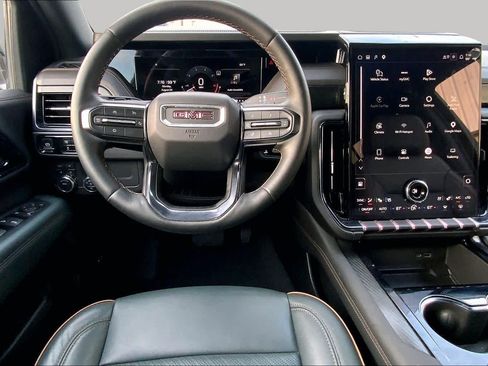 Used 2025 GMC Yukon XL AT4 AWD/4WD image 5