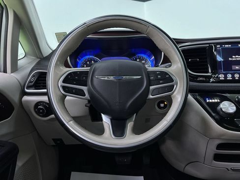 Used 2020 Chrysler Pacifica Limited FWD image 20