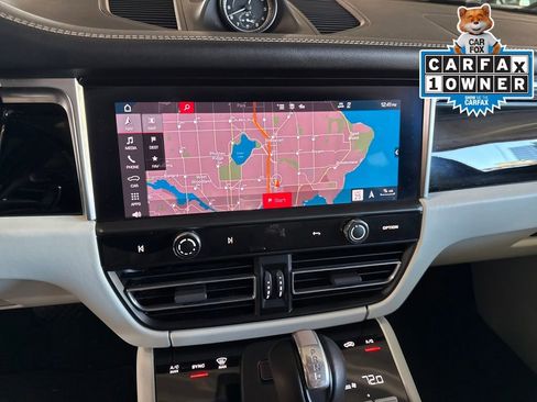 Used 2023 Porsche Macan Turbo image 20