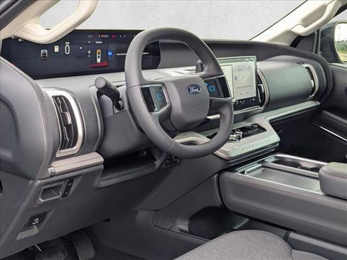 New 2025 Ford Expedition Active image 3