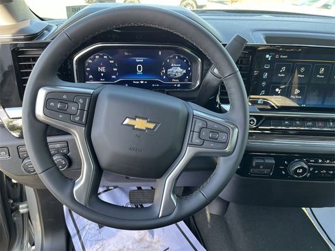 Used 2025 Chevrolet Silverado 1500 LT image 12